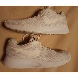 Nike Tanjun White - 812655-110 Women's Athletic Sneaker Shoe Size 7.5